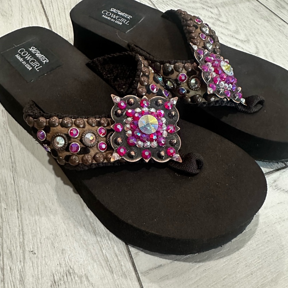 Embellished Black Women's Thong Sandals with Pink Crystal Accents - Picture 2 of 2
